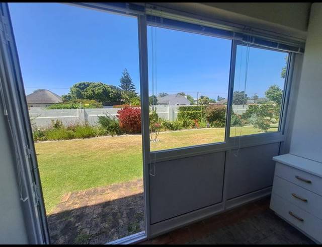 1 BEDROOM APARTMENT FOR SALE IN WESTCLIFF